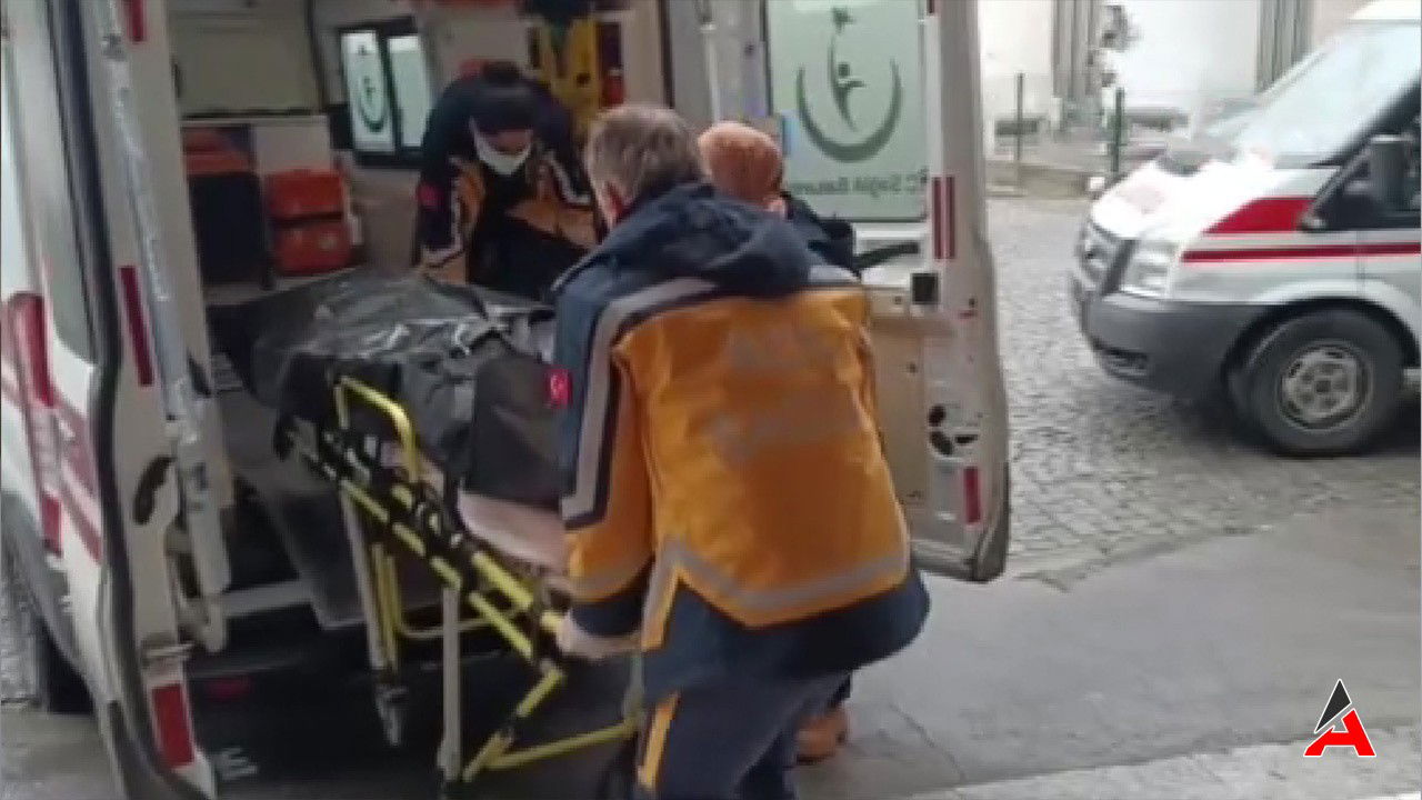 ambulans-gorevlileri.jpg