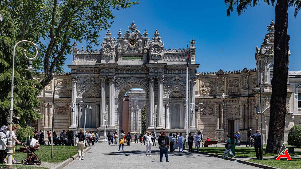 dolmabahce-saray.jpg