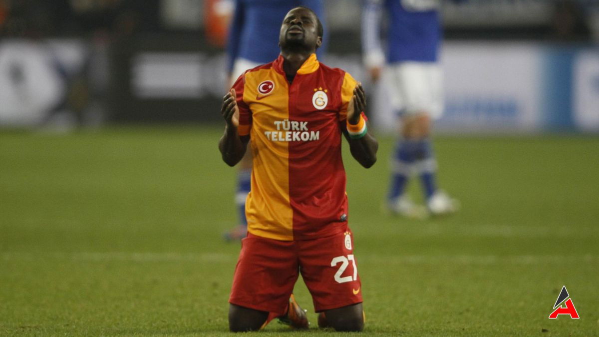 emmanuel-eboue-oldu-mu-1.jpg