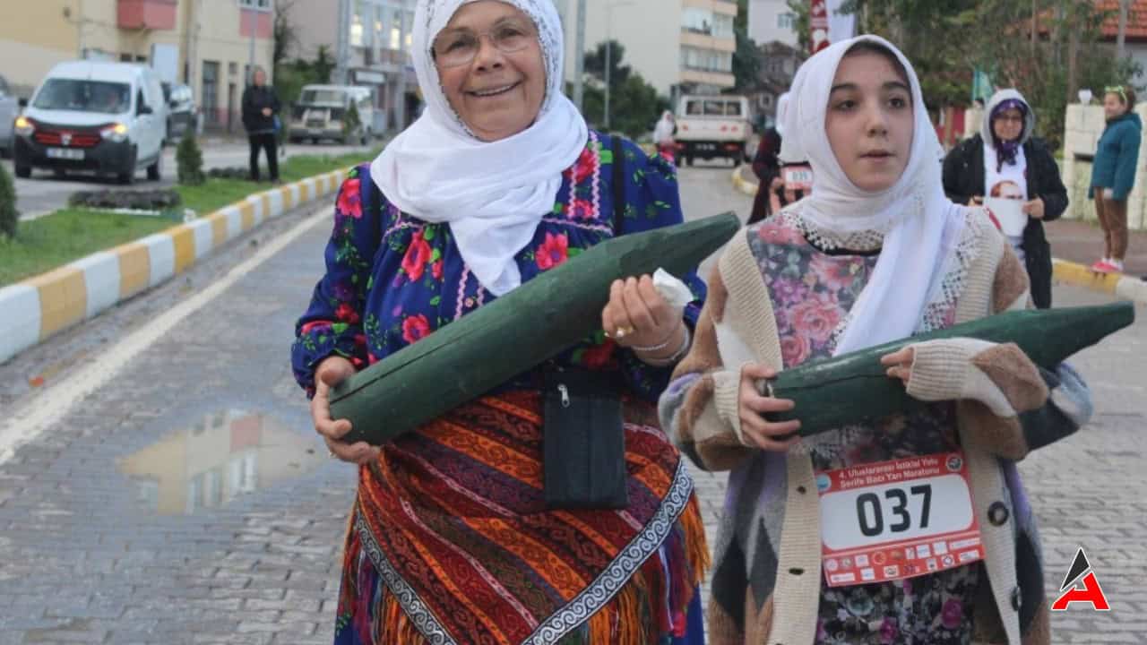 maraton-tarihinde-bir-ilk-temsili-top-mermileriyle-kosan-atletler.jpg