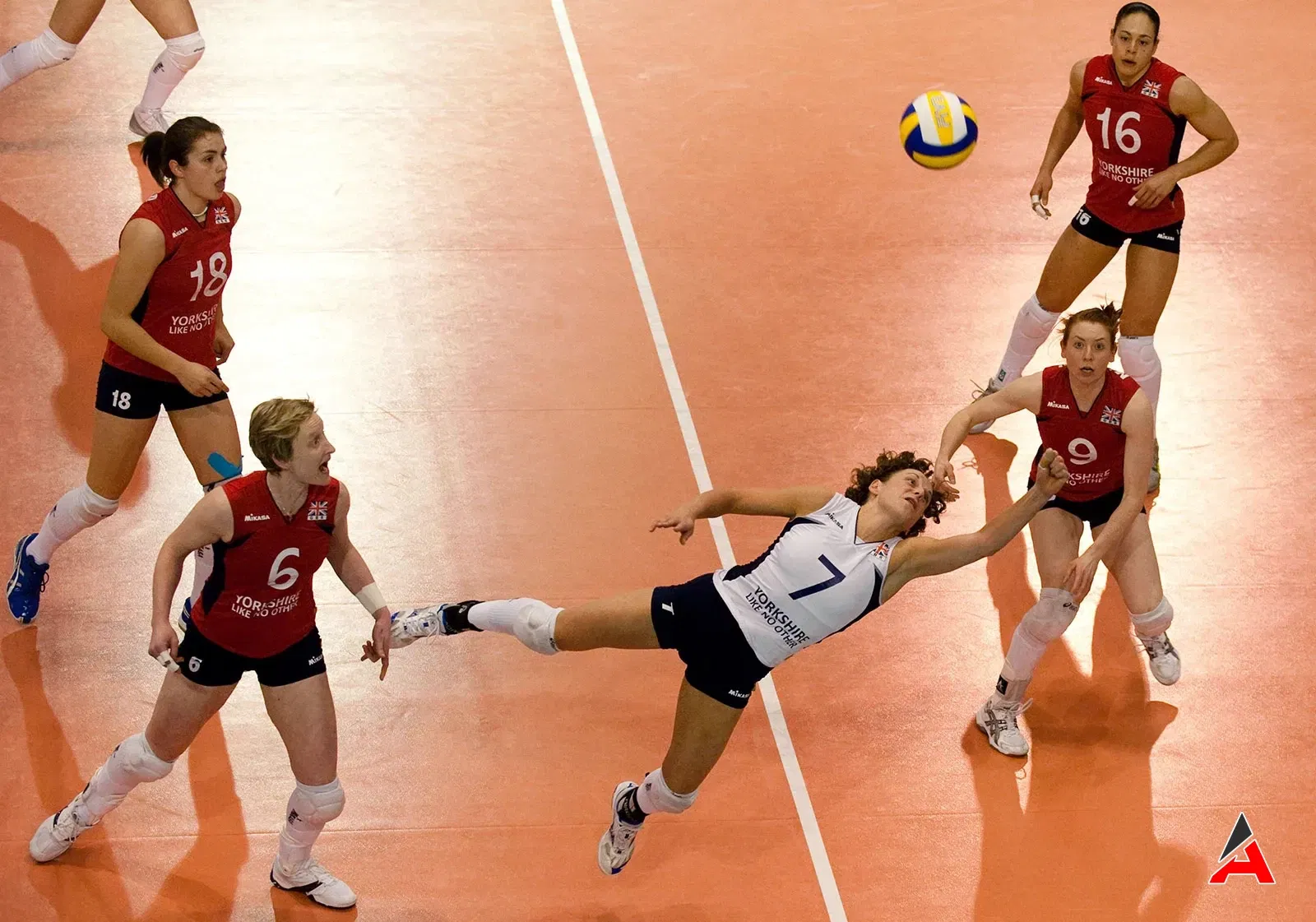 voleybolda-libero-neden-farkli-forma-giyer-1.webp