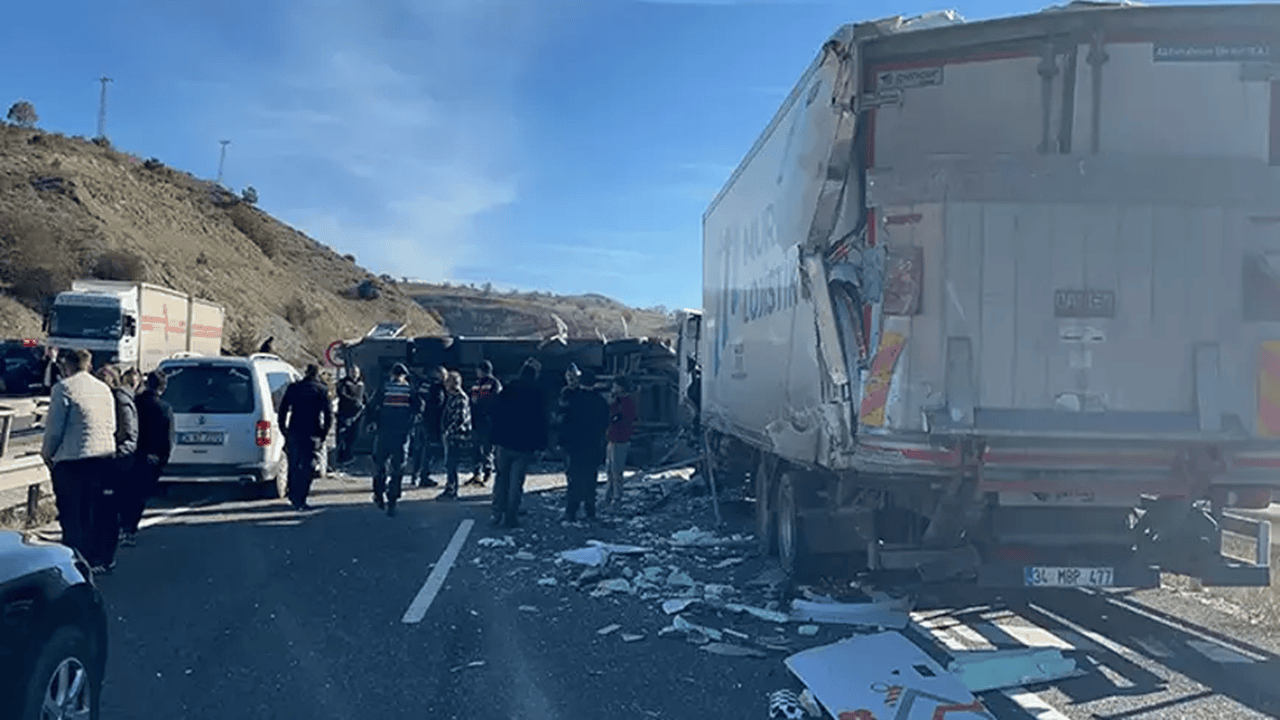 Çankırı'da Feci KazaMidibüs Devrildi, 13 Yaralı