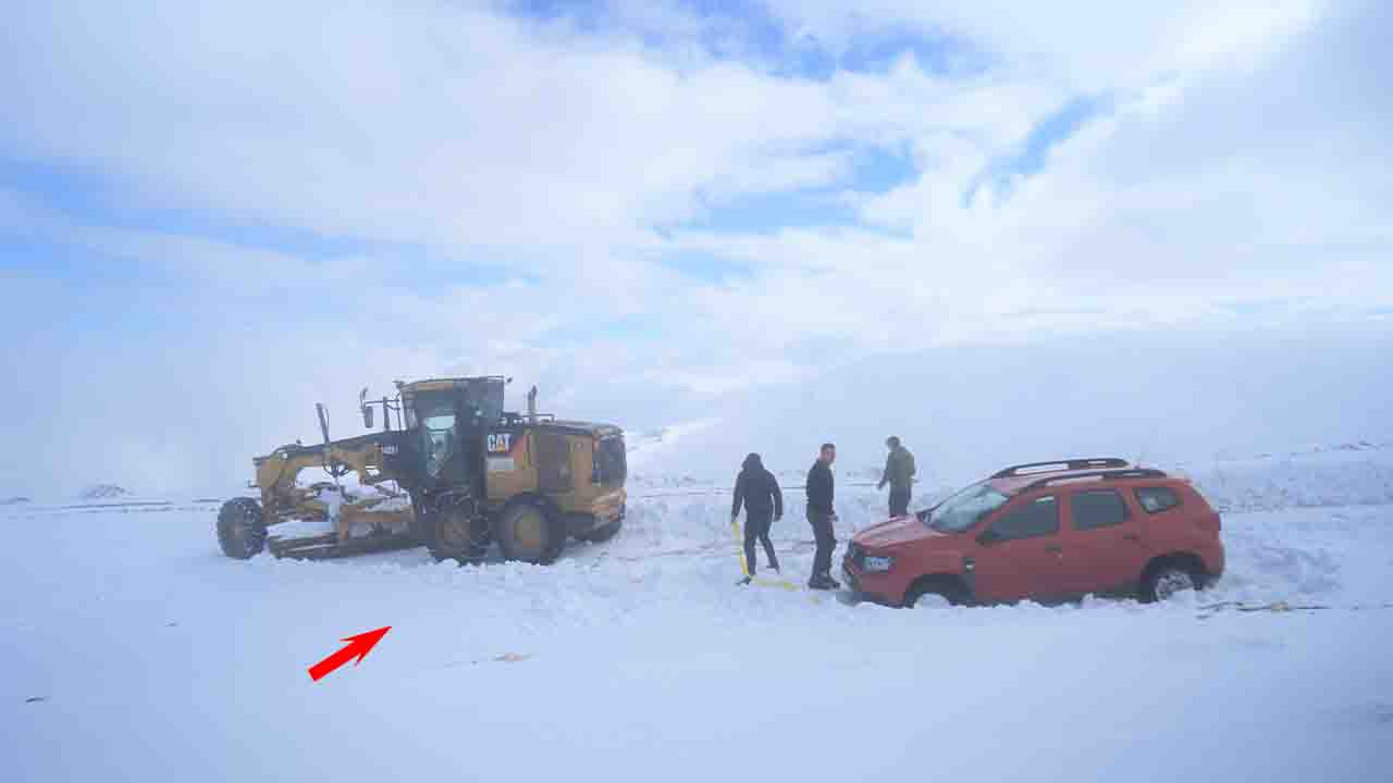 Muş'ta karda mahsur kalan vatandaşlar kurtarıldı