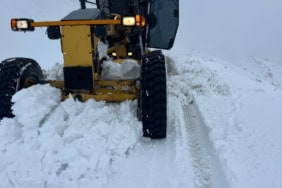 Elazığ’da Kar Yağışı Sonrası 31 Köy Yolunda Çalışmalar Devam Ediyor