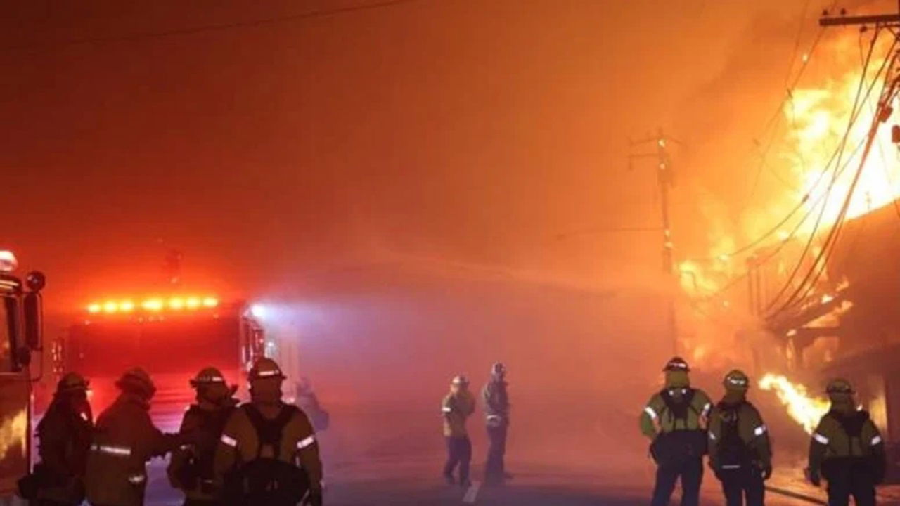 Los Angeles’ta Yangın Krizi 153 Bin Kişi Tahliye Edildi, Sokağa Çıkma Yasağı İhlali Cezalandırılacak